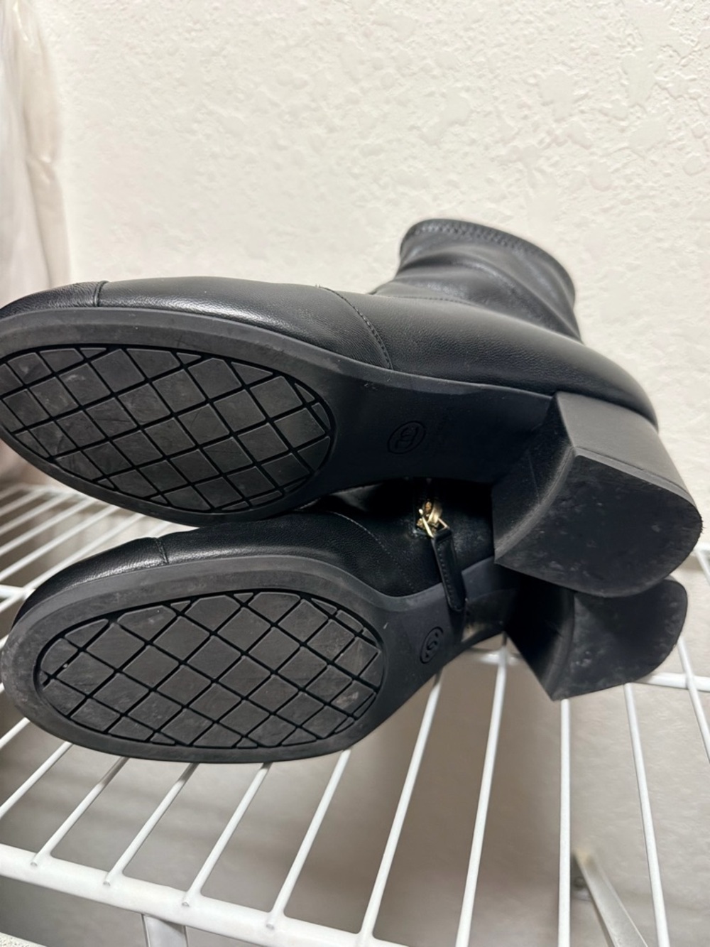 Black Leather Ankle Boots with Side Zip - Designer Logo Cap Toe Chanel uniform - Picture 4 of 4